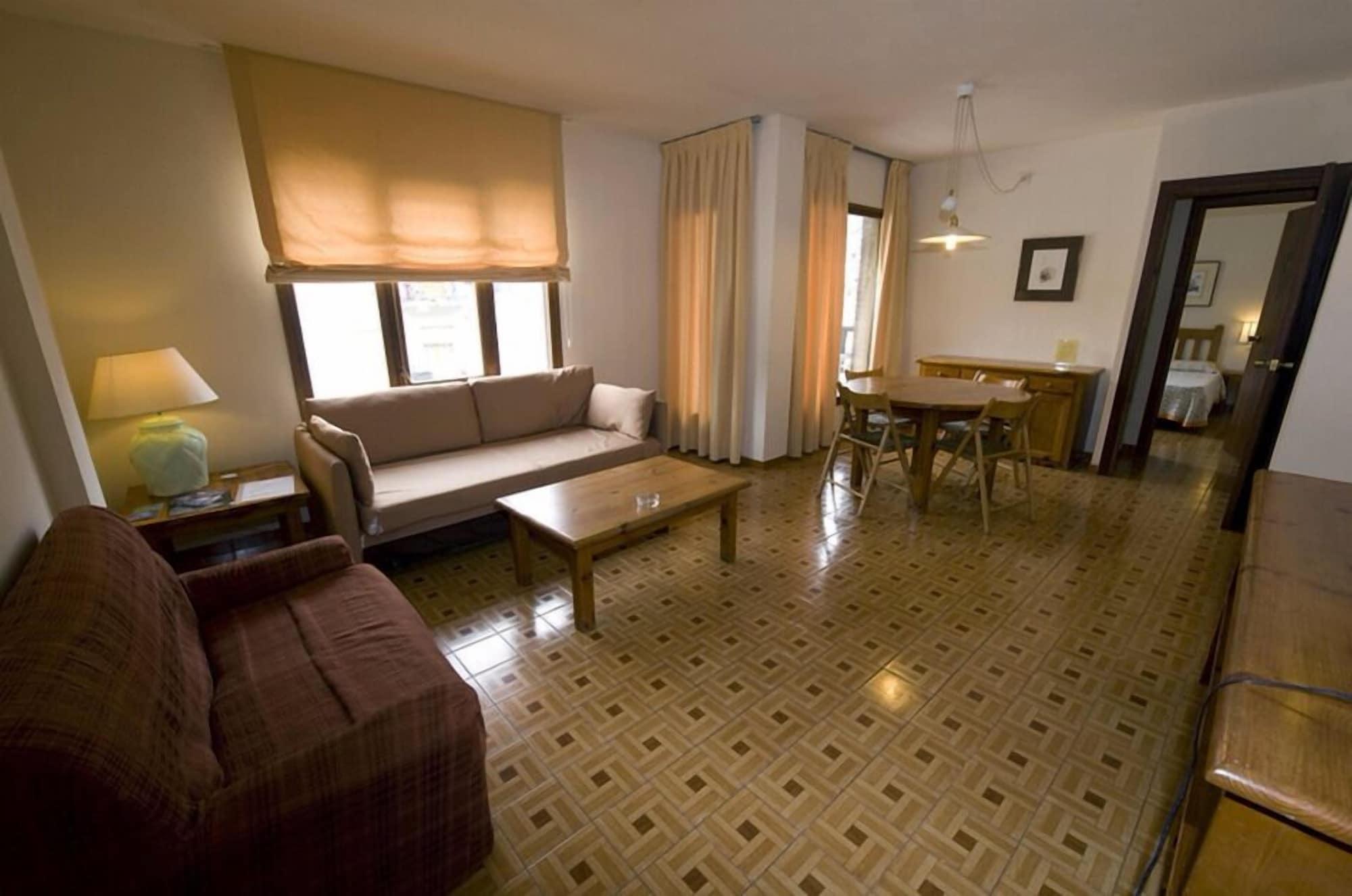 Apartamentos Pessets Adelaida Sort Esterno foto