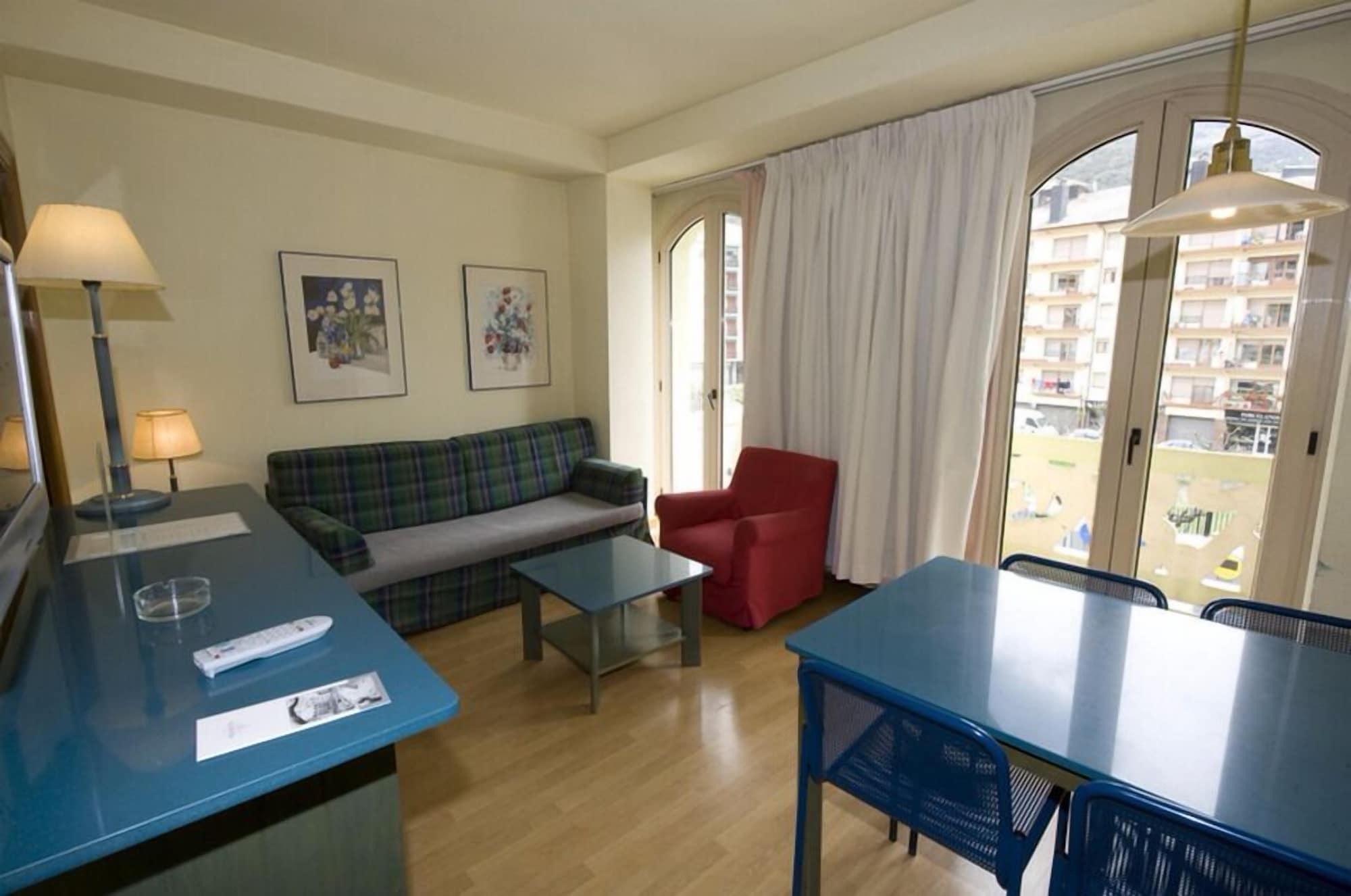 Apartamentos Pessets Adelaida Sort Esterno foto