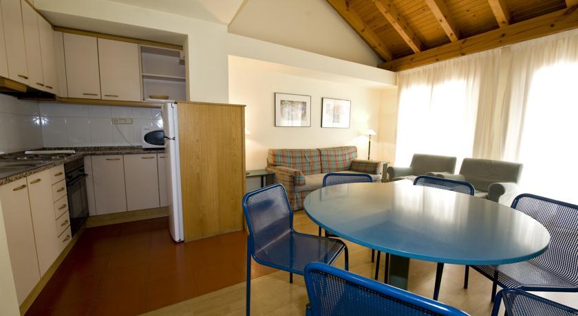 Apartamentos Pessets Adelaida Sort Esterno foto