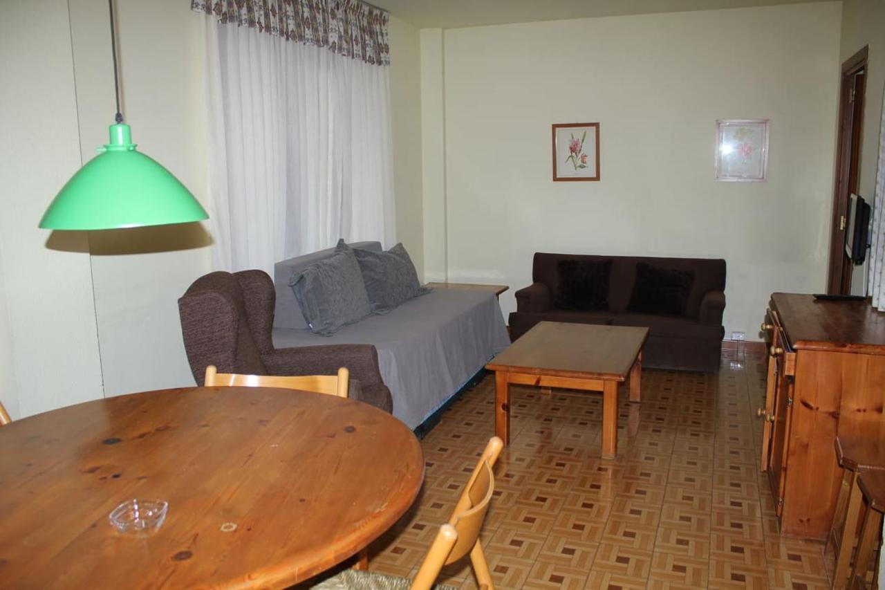 Apartamentos Pessets Adelaida Sort Esterno foto