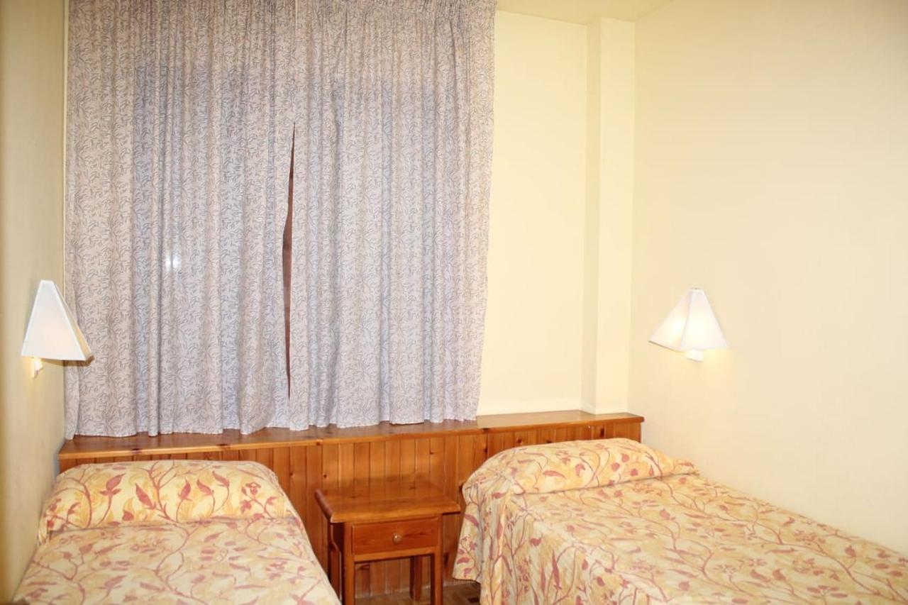 Apartamentos Pessets Adelaida Sort Esterno foto