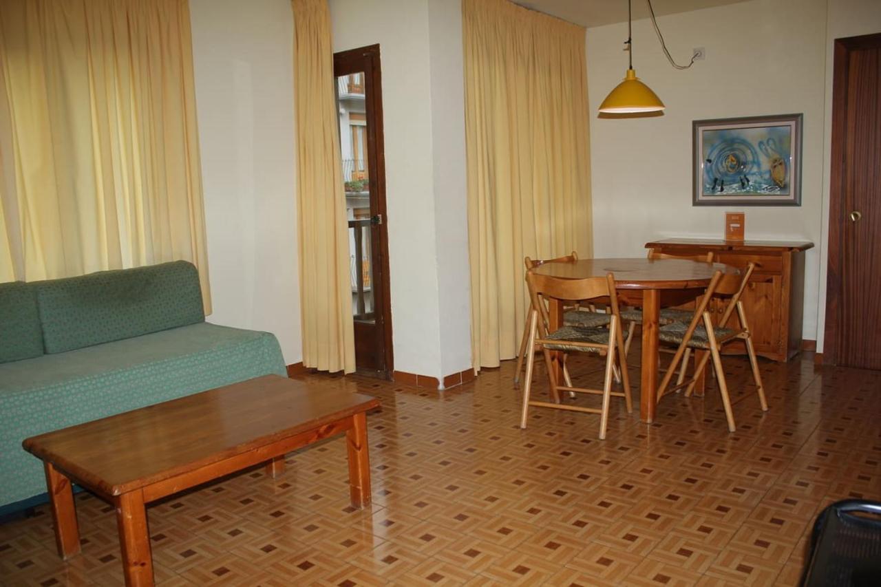 Apartamentos Pessets Adelaida Sort Esterno foto