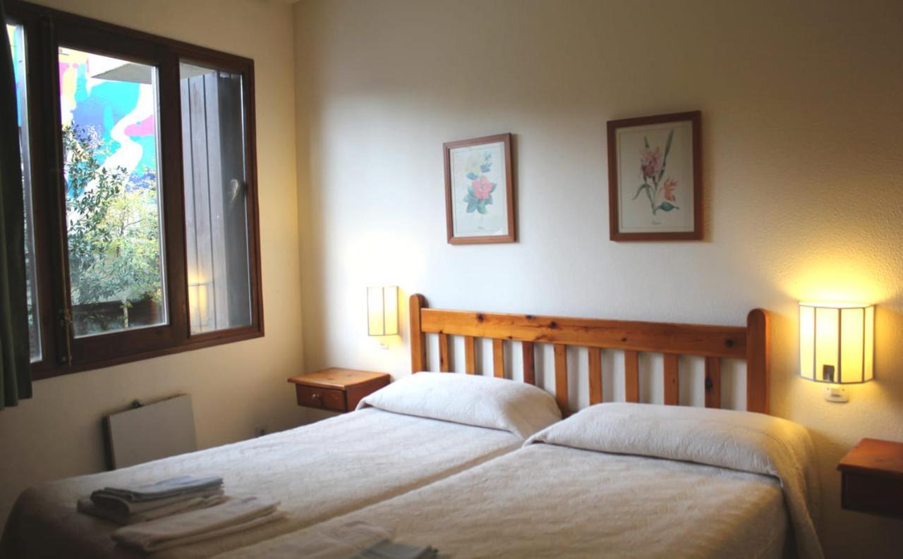 Apartamentos Pessets Adelaida Sort Esterno foto