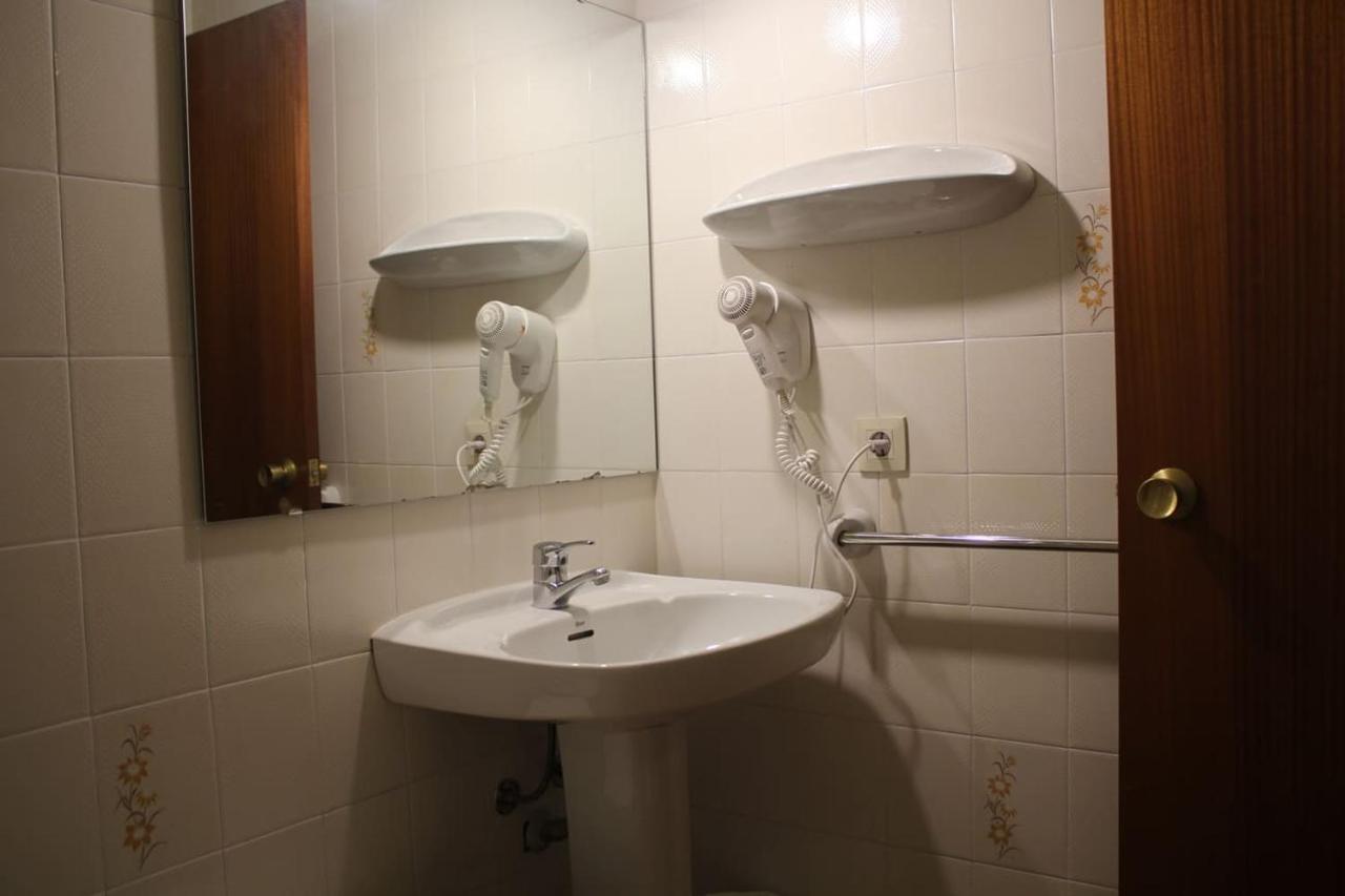 Apartamentos Pessets Adelaida Sort Esterno foto